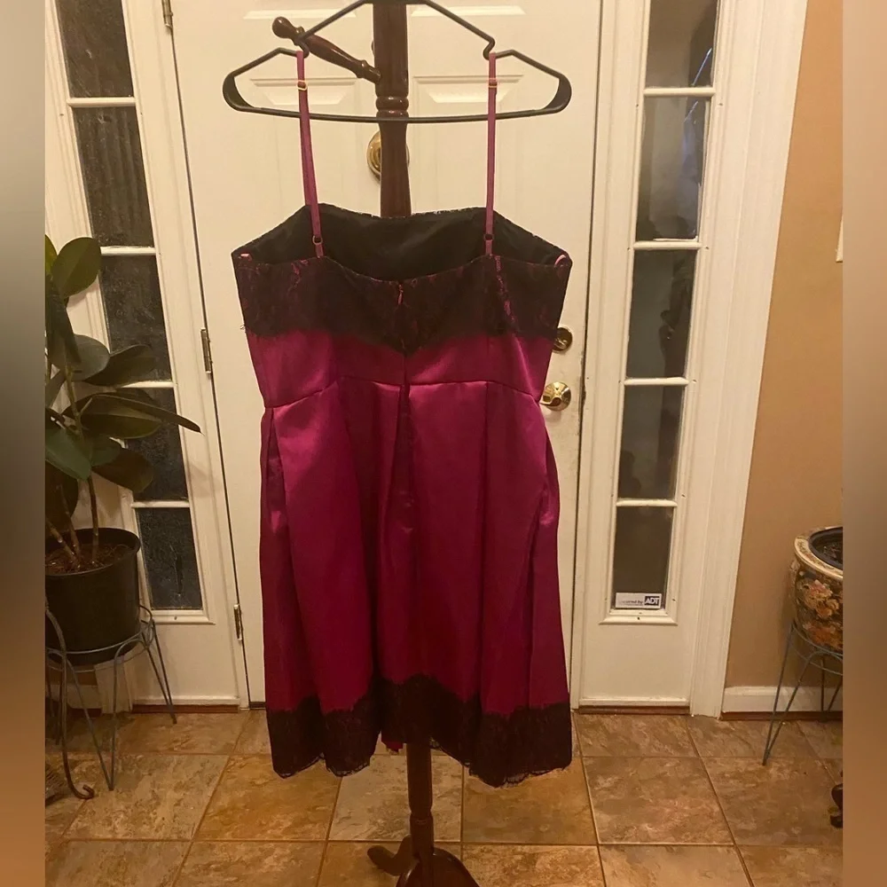 Isaac MIZRAHI NEW YORK FUCHSIA DRESS SIZE MEASUREMENTS PROVIDED